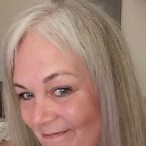 Meet your Posher, Debi